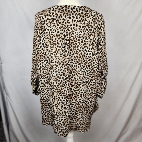Torrid Brown Animal Leopard Print 3/4 Tab Sleeve Button Front Pullover Top Sz 3 - Picture 3 of 9